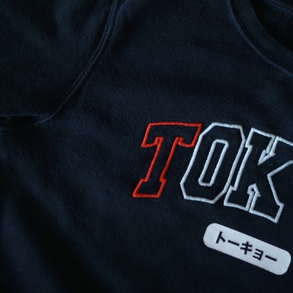 Uniqlo Kids Graphic Sweatshirt - Picture 2 of 8